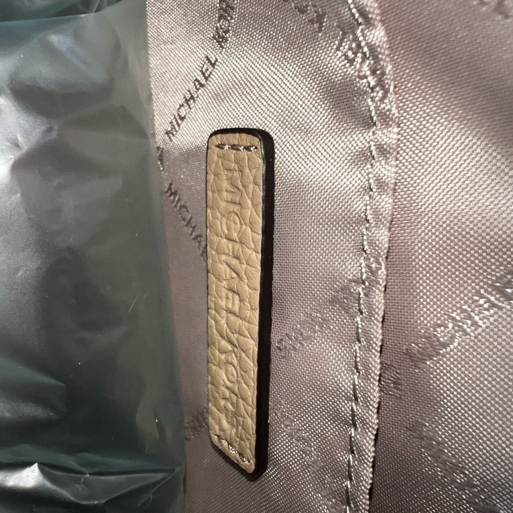Michael Kors handbag - Picture 5 of 6